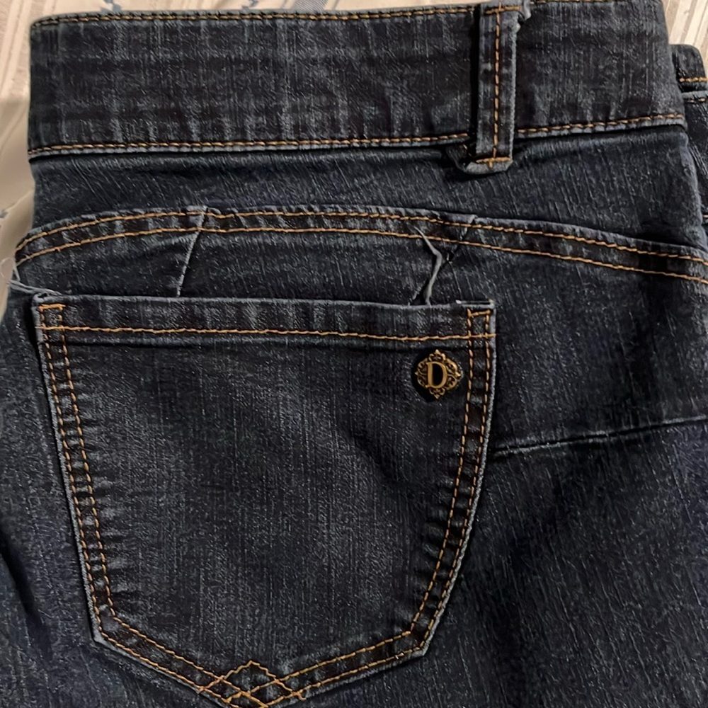 Democracy shorts | 16W